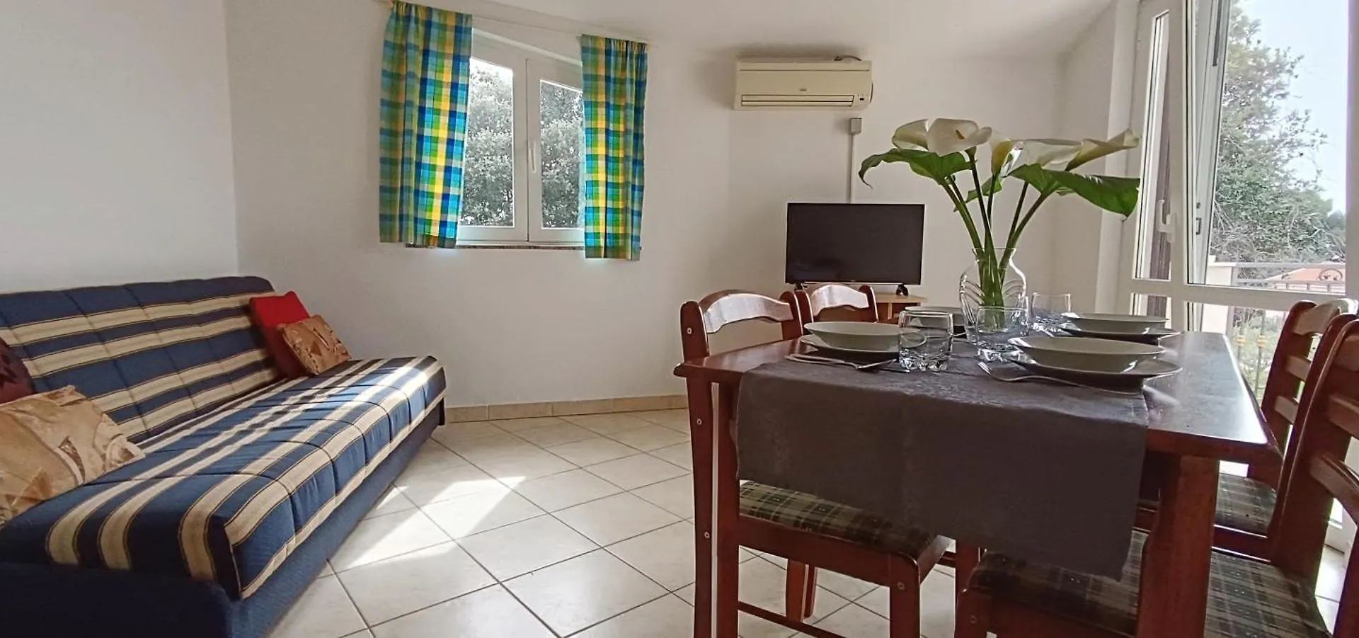 Apartments Roko Lalin Пакоштане