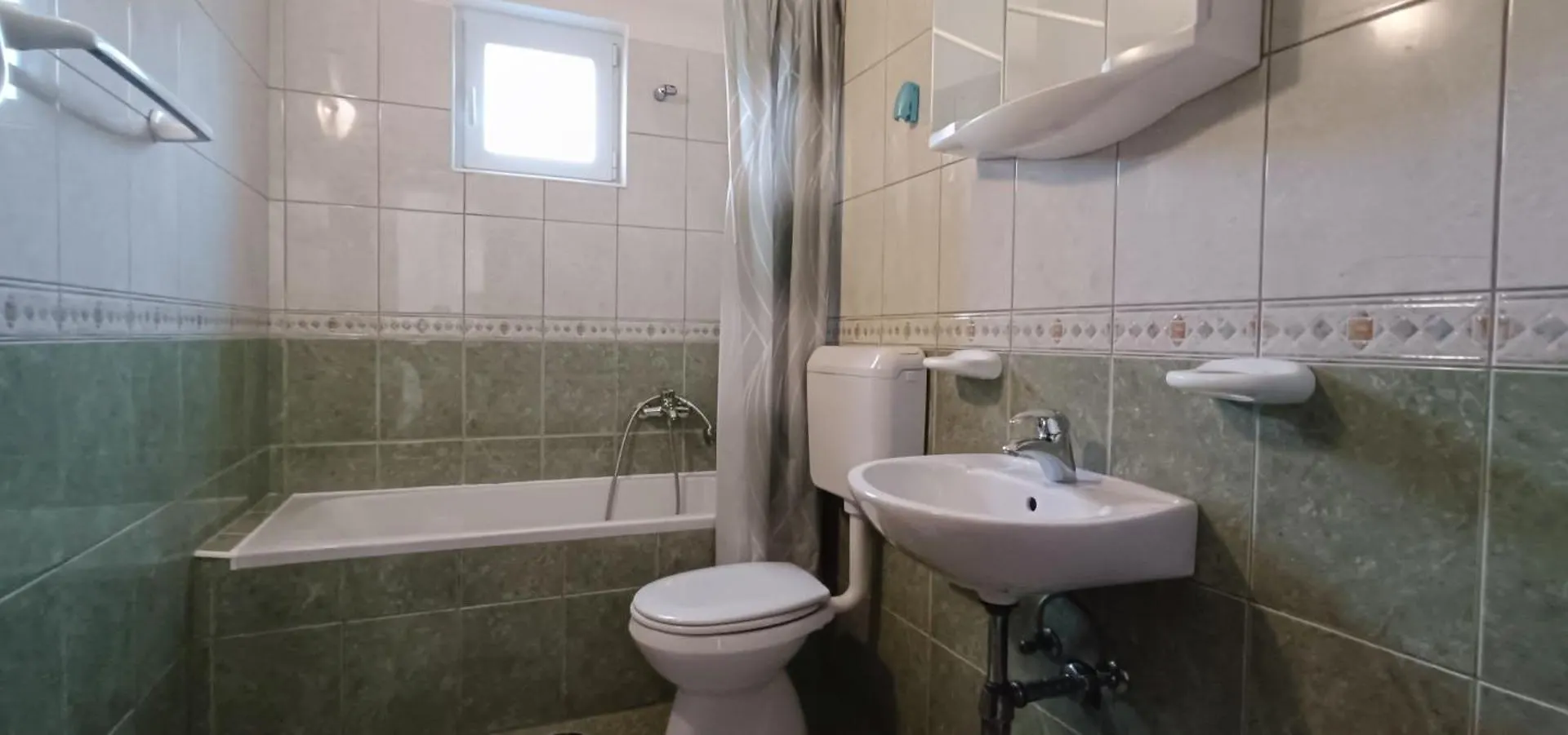 Apartments Roko Lalin Пакоштане