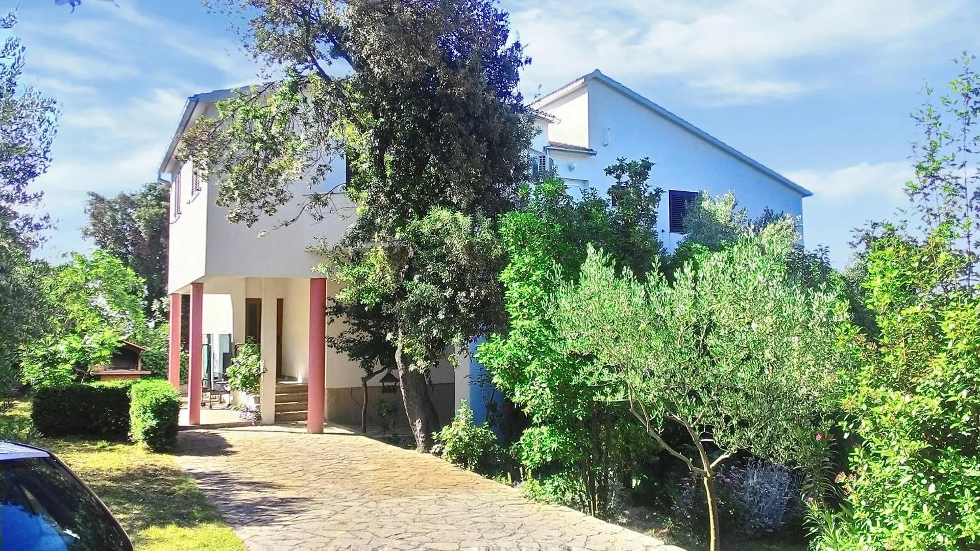 Apartments Roko Lalin Пакоштане