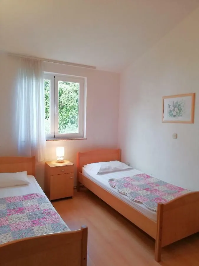 Apartments Roko Lalin Пакоштане