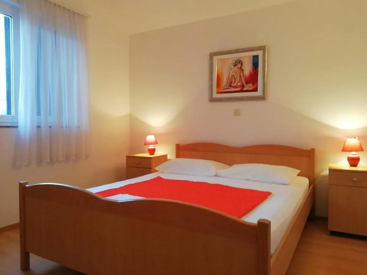 Apartments Roko Lalin Пакоштане