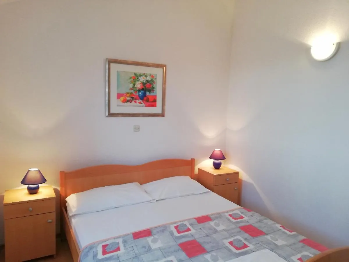 Apartments Roko Lalin Пакоштане